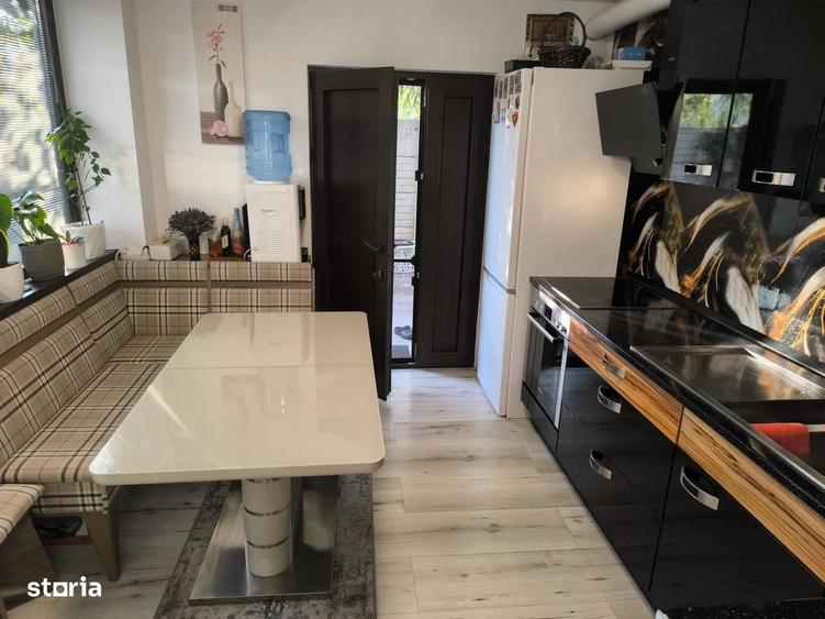 Casă cu 4 camere cu Teren 250 Mp în Central