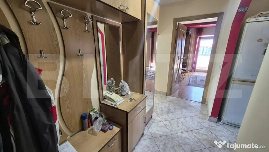 Apartament cu 3 camere decomandat în Carpați 2