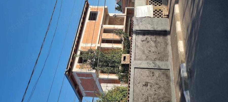 Casă cu Teren 246 Mp în Central