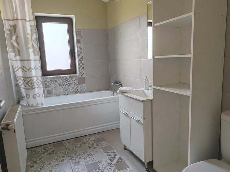 Casă individuală cu 4 camere cu Canalizare în Sânpetru