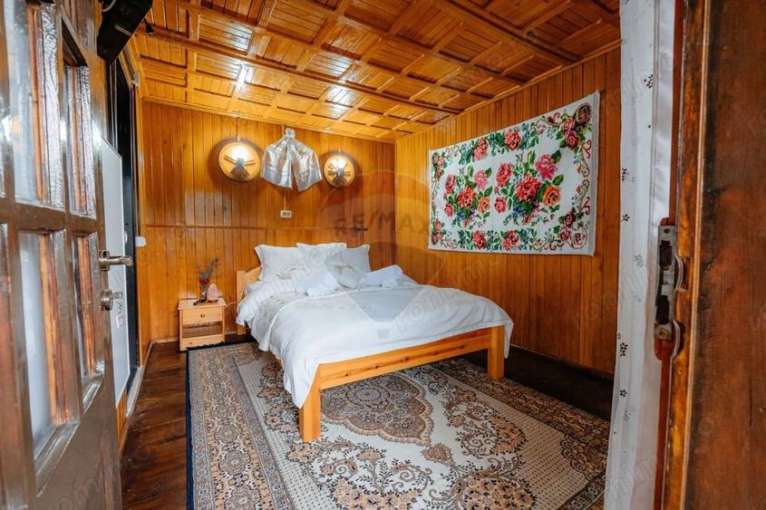 Casă cu 6 camere cu Teren 861 Mp în Corbi