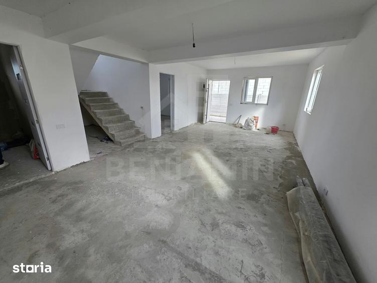 Casă cu 5 camere cu Teren 346 Mp în Cârcea