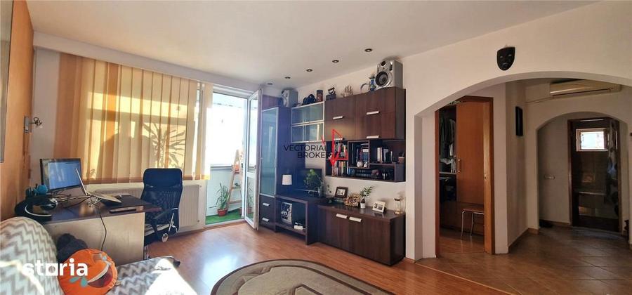 Apartament cu 3 camere decomandat, mobilat în Tei