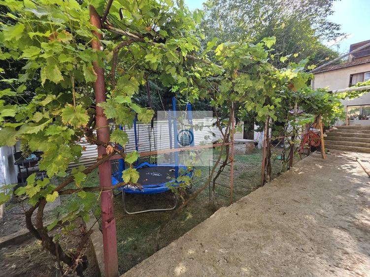 Casă individuală cu 4 camere cu Canalizare în Aurel Vlaicu