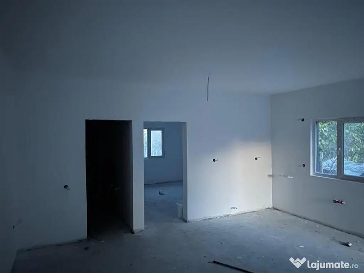 Casă cu 3 camere cu Teren 250 Mp în Lumina