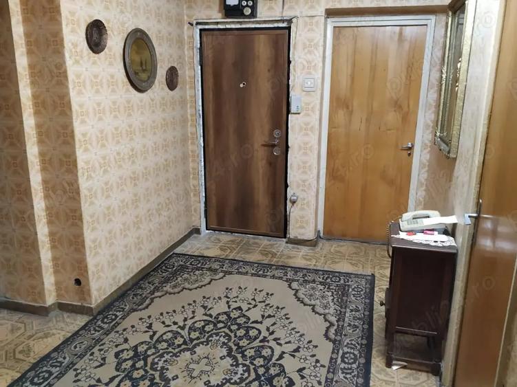Apartament cu 4 camere decomandat în Central