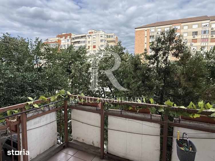 Apartament cu 3 camere decomandat în Decebal