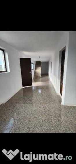 Casă cu 5 camere cu Teren 2000 Mp în Moșteni