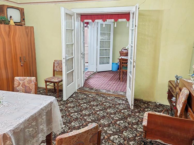 Casă individuală cu 5 camere cu Canalizare în Central