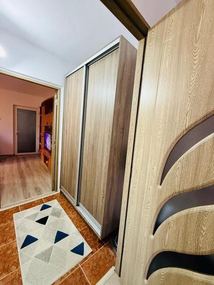 Apartament cu 2 camere semidecomandat, mobilat în Soarelui
