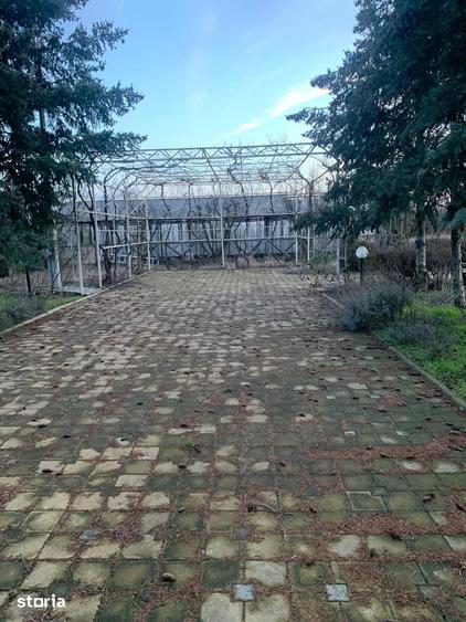 Casă cu 5 camere cu Teren 3000 Mp în Vernești