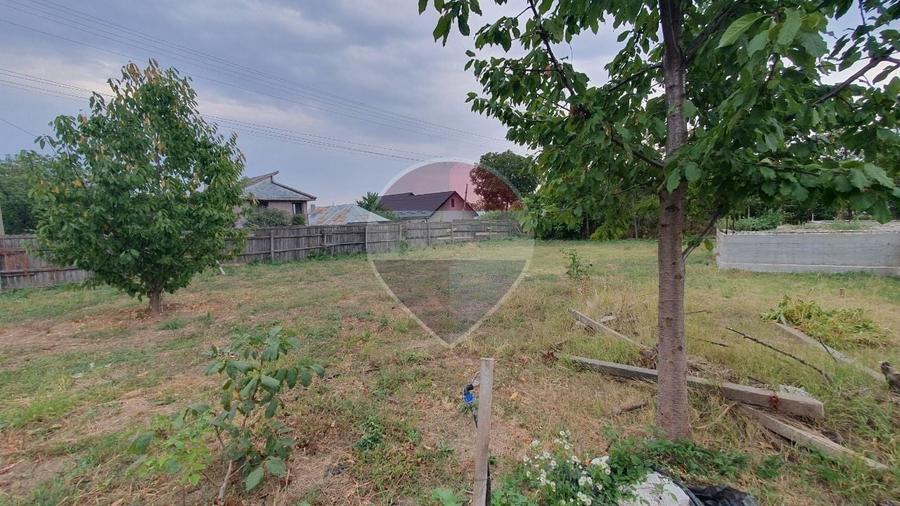 Casă individuală cu 5 camere cu Teren 2790 Mp în Cândești
