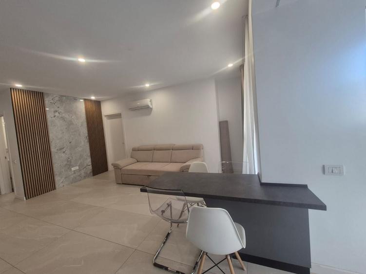Apartament cu 3 camere semidecomandat, mobilat în Pipera