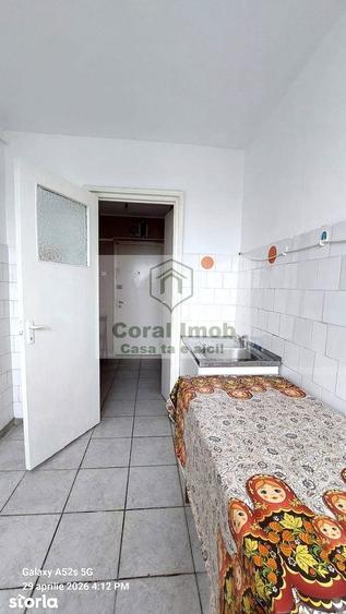 Apartament cu 2 camere semidecomandat în Tei