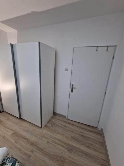 Apartament cu 3 camere semidecomandat, mobilat în Faleza Nord