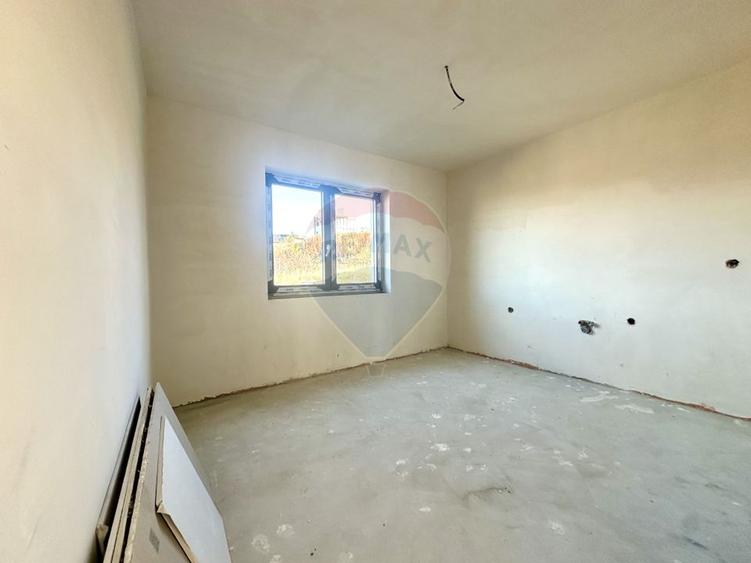 Casă individuală cu 7 camere cu Teren 350 Mp în Sălicea
