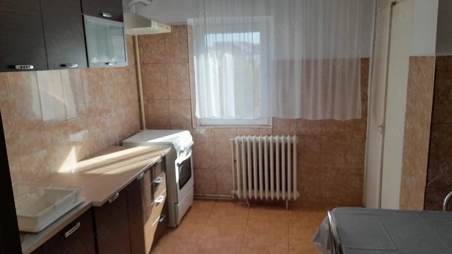 Apartament cu 3 camere decomandat în Soarelui