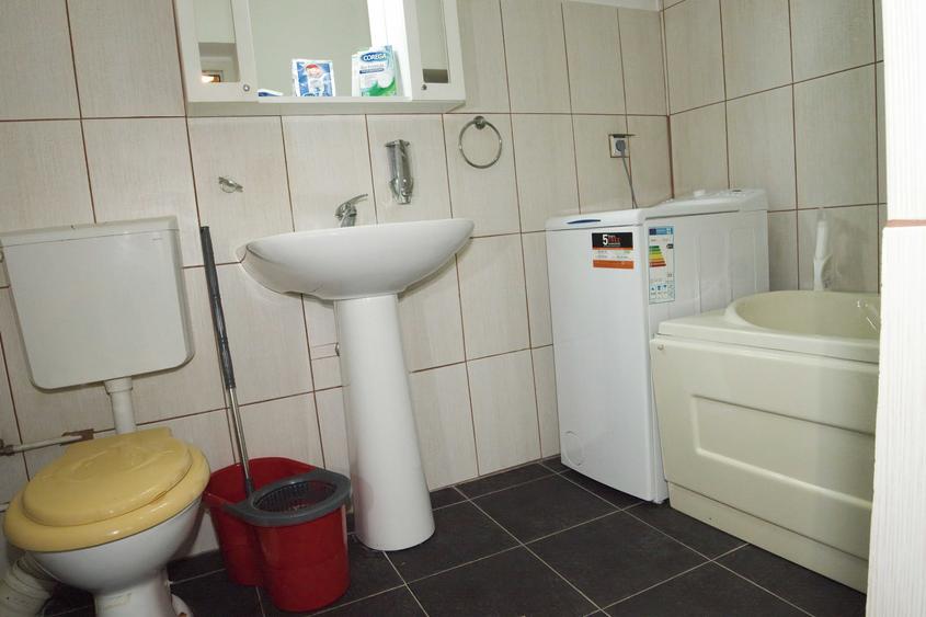 Casă cu 2 camere nedecomandat în Huși