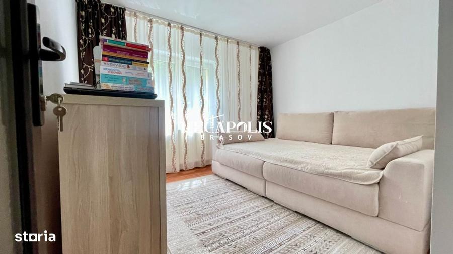 Apartament cu 3 camere decomandat în Răcădău