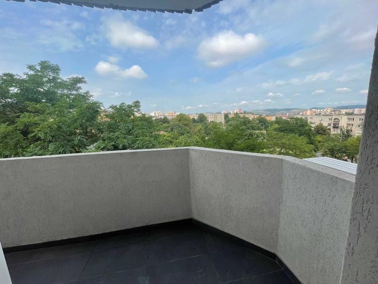 Apartament cu 3 camere decomandat în Tudor