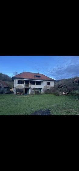 Casă cu 4 camere în Cib