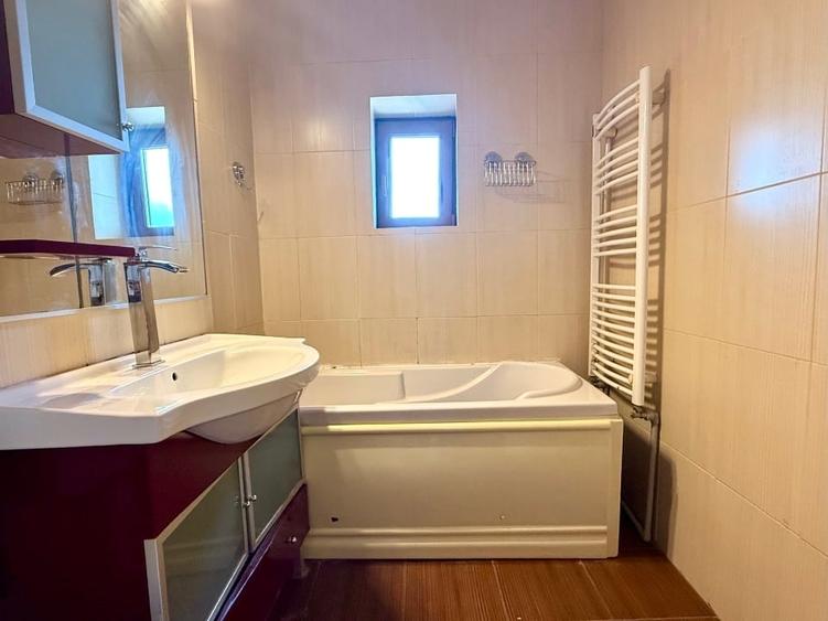 Apartament cu 3 camere decomandat, mobilat în Banu Manta