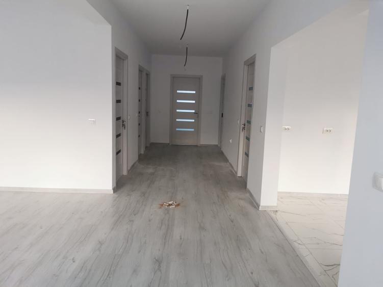 Casă cu 3 camere cu Teren 130 Mp în Vânători