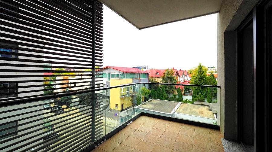Apartament cu 4 camere decomandat, mobilat în Herăstrău