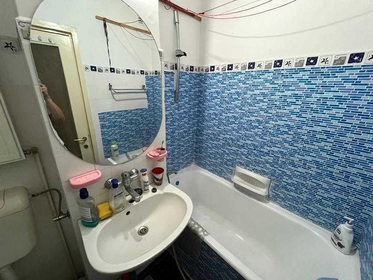 Apartament cu 4 camere decomandat în Central