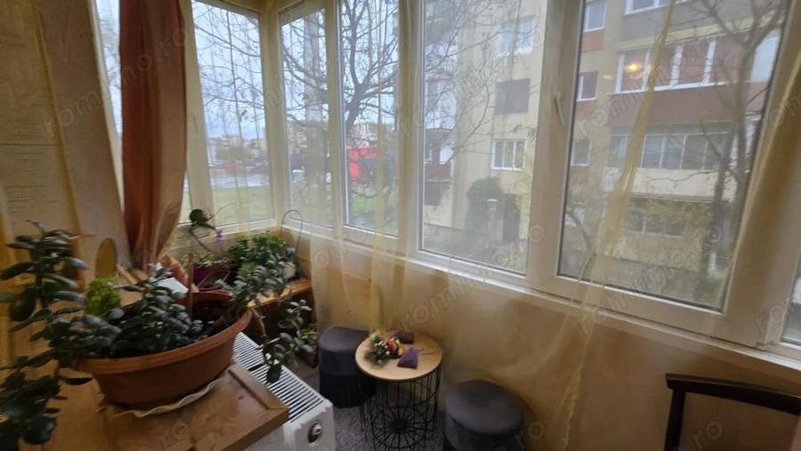 Apartament cu 3 camere decomandat în Alfa