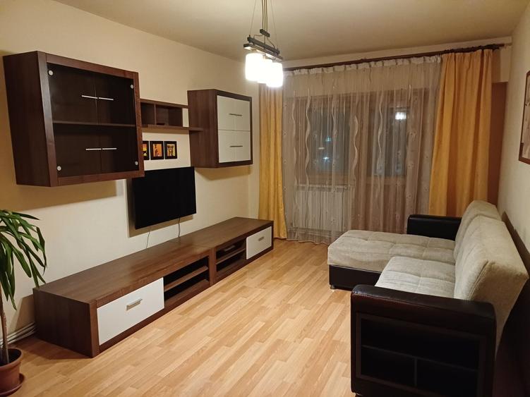 Apartament cu 3 camere decomandat în Păcurari