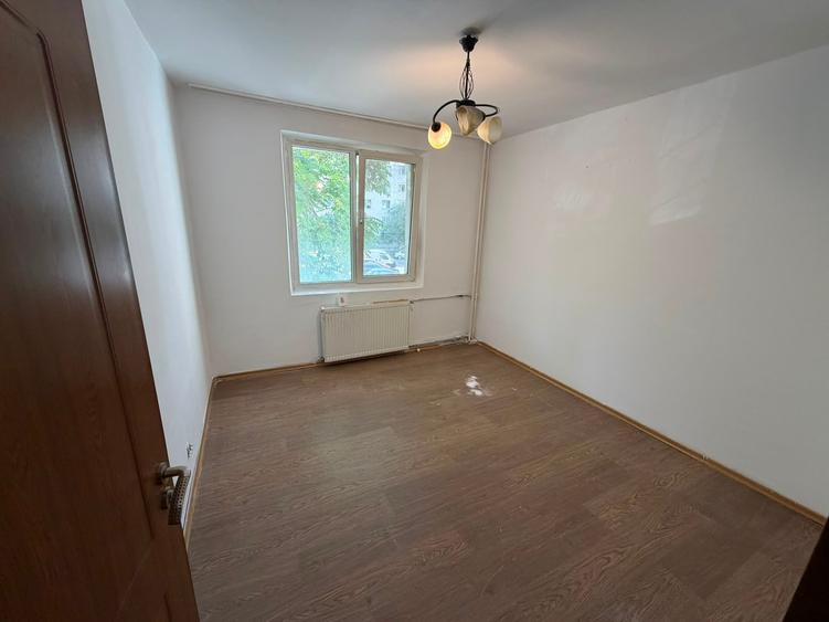 Apartament cu 3 camere semidecomandat în Liviu Rebreanu