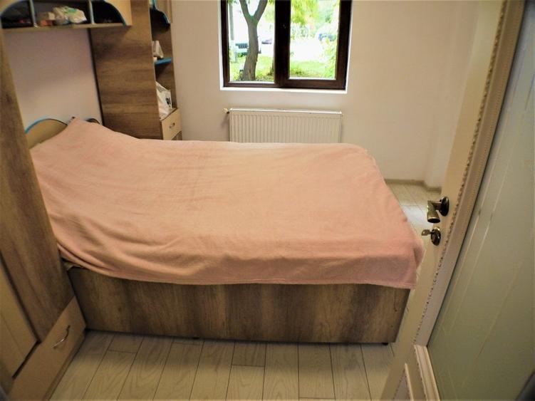 Casă individuală cu 4 camere cu Canalizare în Ultracentral