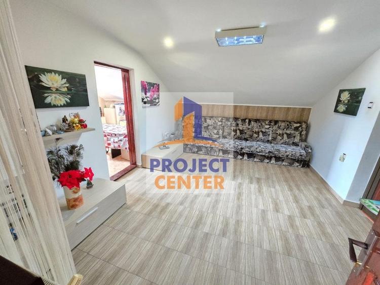 Casă individuală cu 10 camere cu Canalizare în Prelungirea Craiovei