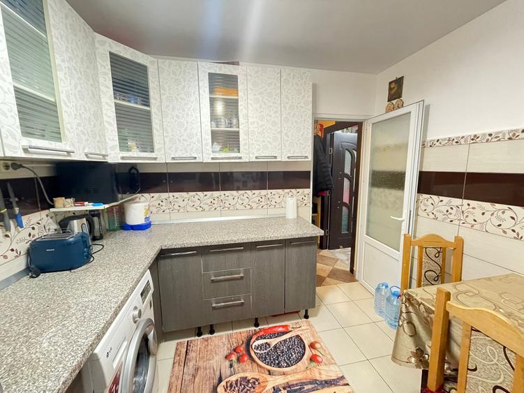 Apartament cu 2 camere semidecomandat, mobilat în Podul de Piatră