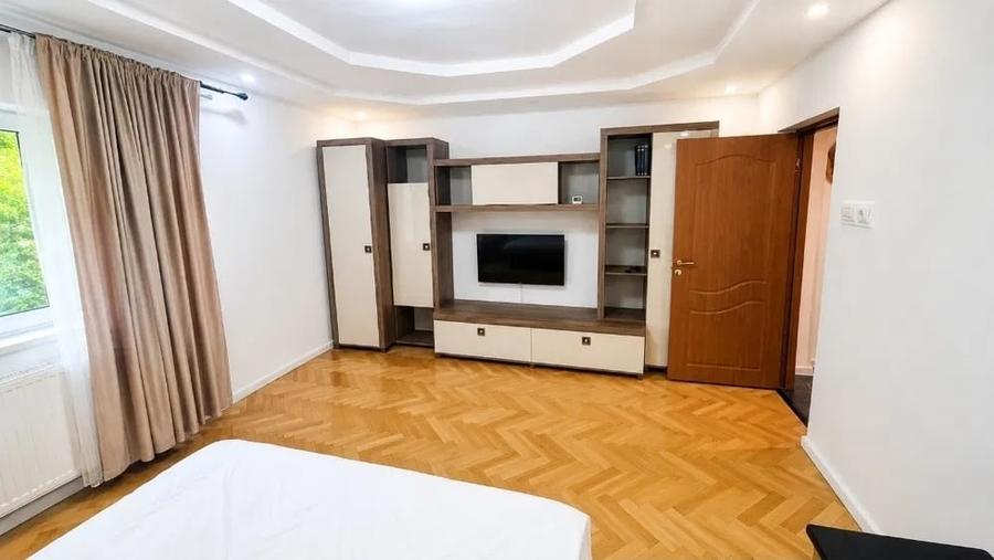Apartament cu 2 camere decomandat, mobilat în Sebastian