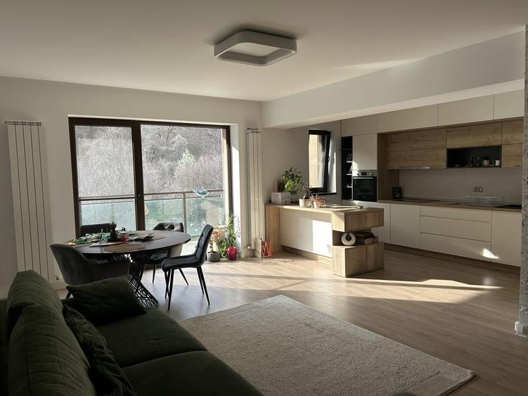 Apartament cu 2 camere decomandat în Răcădău