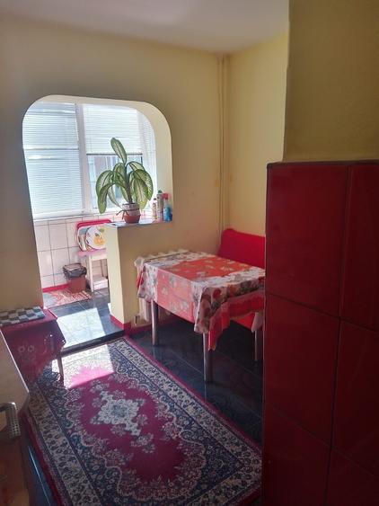 Inchiriez apartament in zona rogerius - 9
