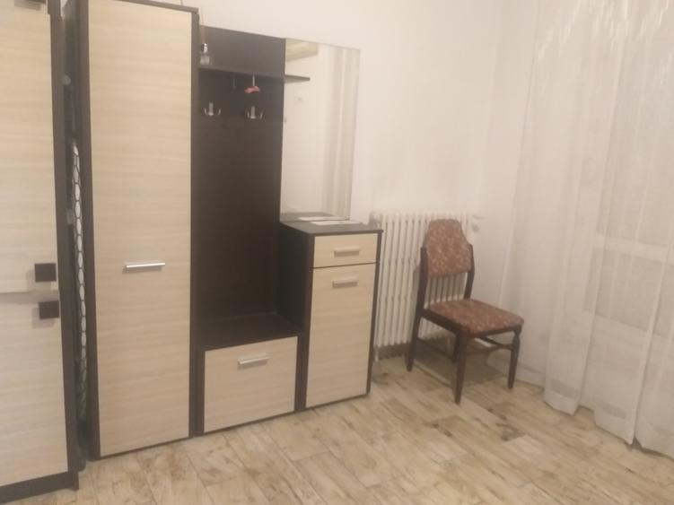 Garsonieră decomandată, mobilată în Universitate