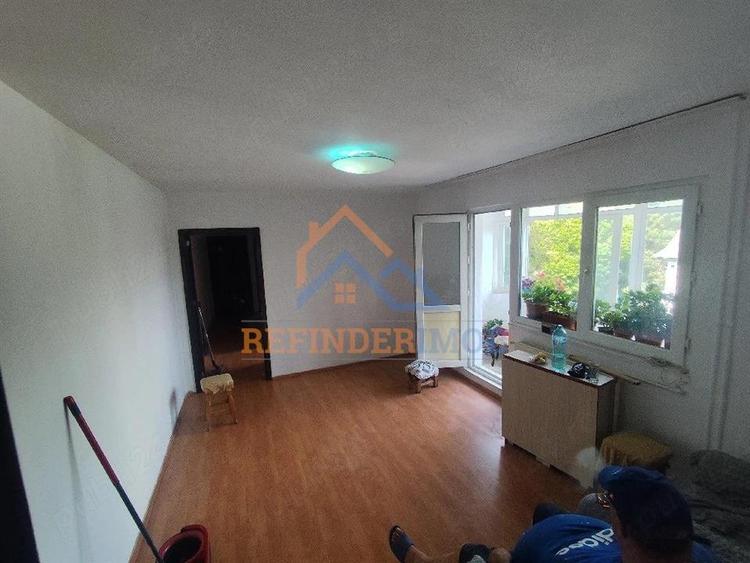 Apartament cu 3 camere semidecomandat în Brâncoveanu