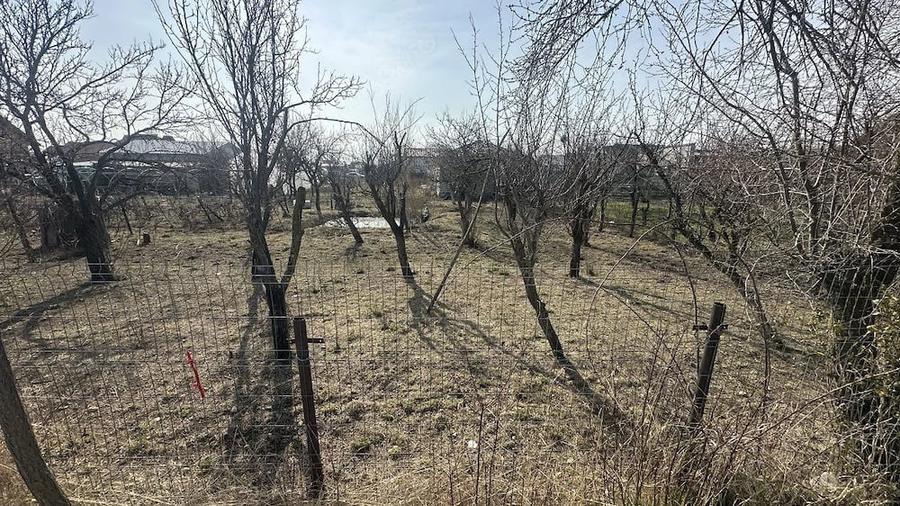 Teren de 400 mp, în Trivale