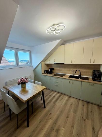 Apartament cu 4 camere decomandat în Central