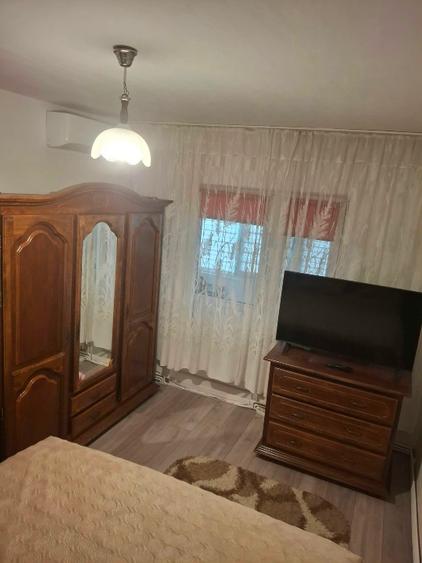 Apartament cu 3 camere decomandat în Nicolina