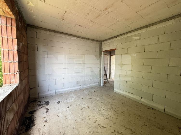 Duplex cu 4 camere cu Canalizare în Central