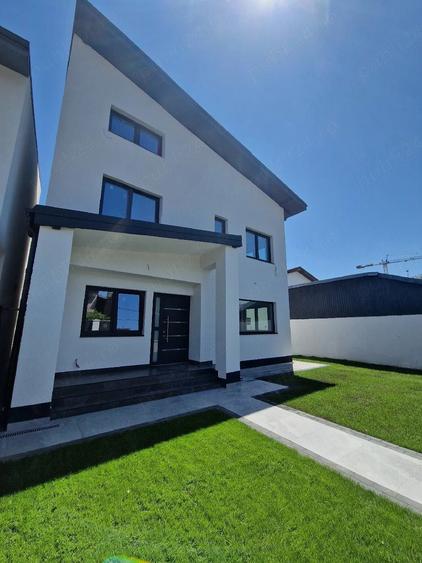 Casă cu 5 camere cu Teren 220 Mp în Pantelimon