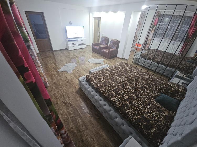 Casă cu 4 camere decomandat în Central