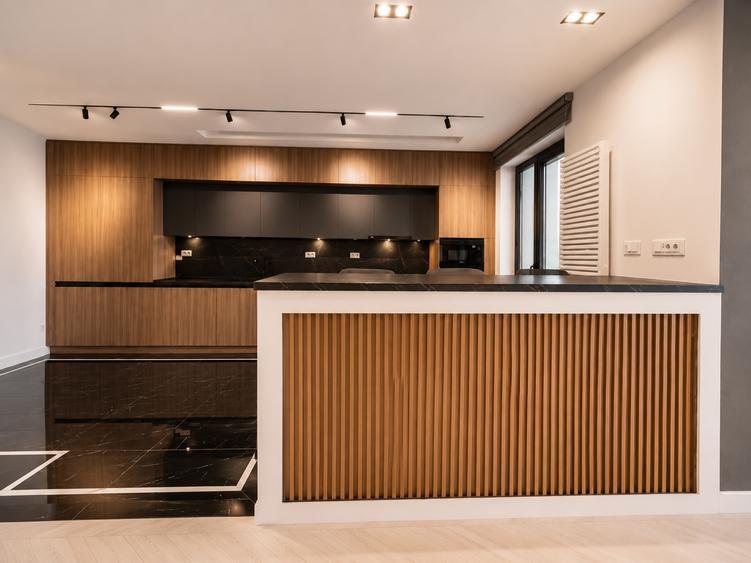 Duplex cu 7 camere cu Canalizare în Nord