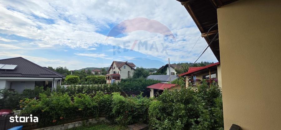 Casă cu 4 camere cu Teren 445 Mp în Valea