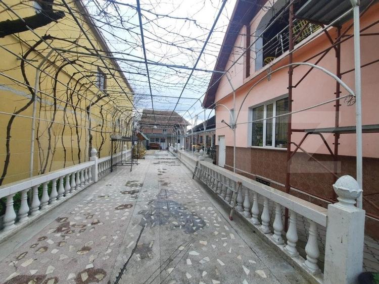 Casă individuală cu 12 camere cu Teren 1050 Mp în Steaua