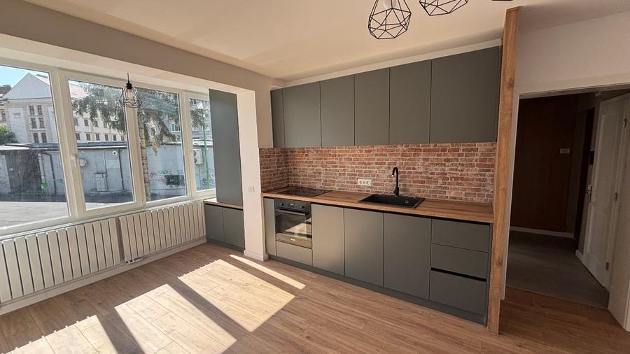 Apartament cu 3 camere semidecomandat, mobilat în Centrul Istoric